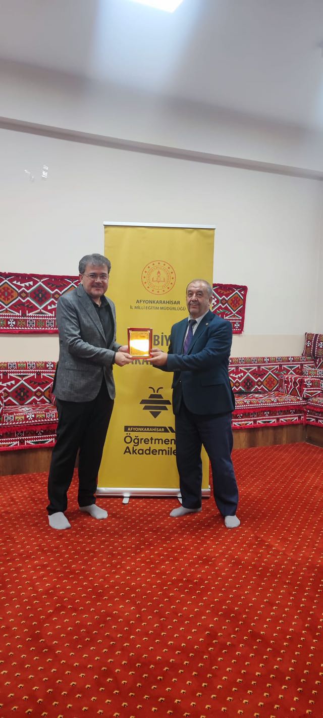 Edebi̇yat Akademi̇si̇’nde “Anlam Arayişi” Söyleşi̇si̇ Düzenlendi̇ (3)