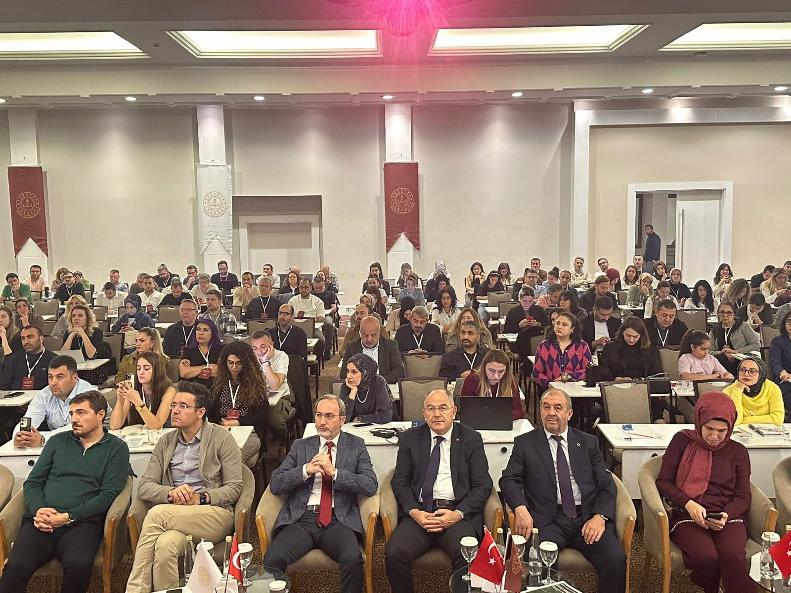 Eği̇ti̇mde Ar Ge Vi̇zyonu Afyon’da Masaya Yatirildi (4)