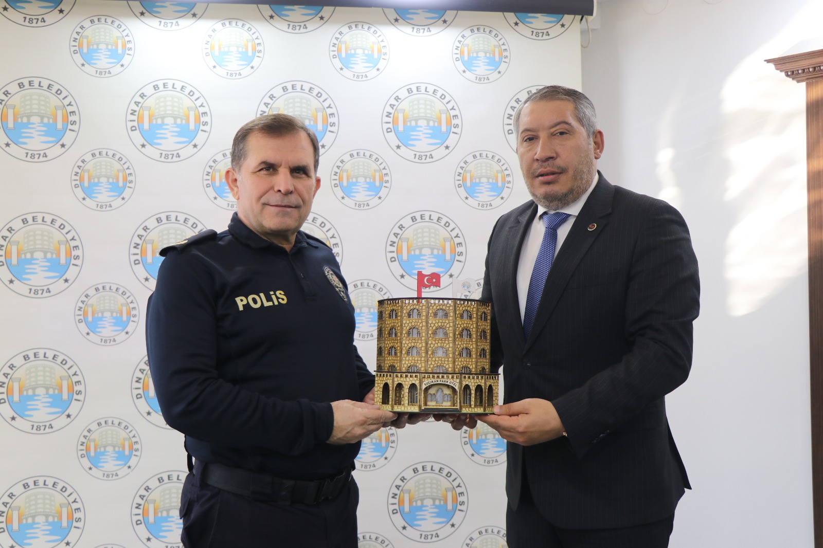 Emni̇yet Müdürü Öğüt’ten Başkan Topçu’ya Veda Zi̇yareti̇