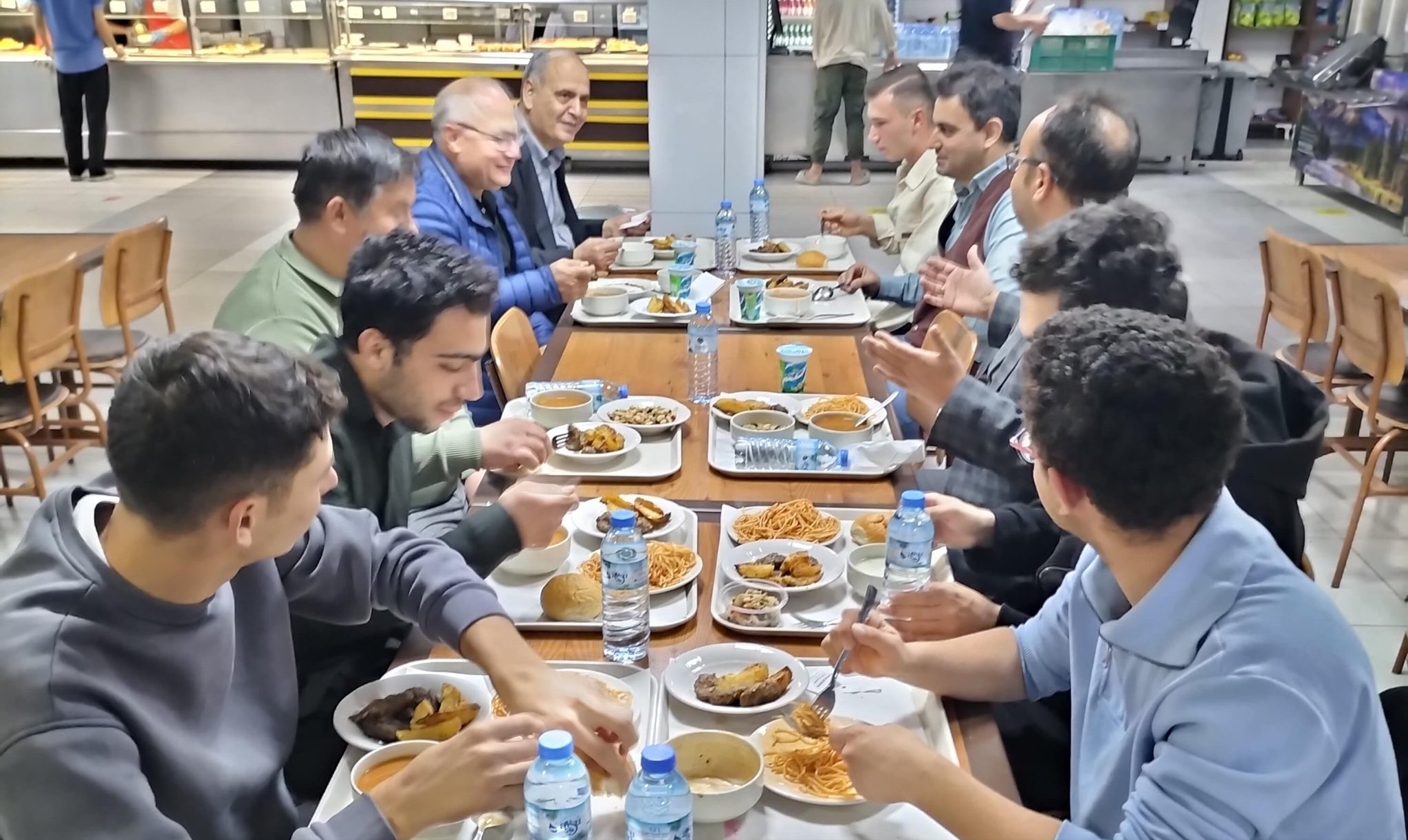 Erkmen Beledi̇ye Başkani Şahi̇n Öğrenci̇lerle Bi̇r Araya Geldi̇ (4)