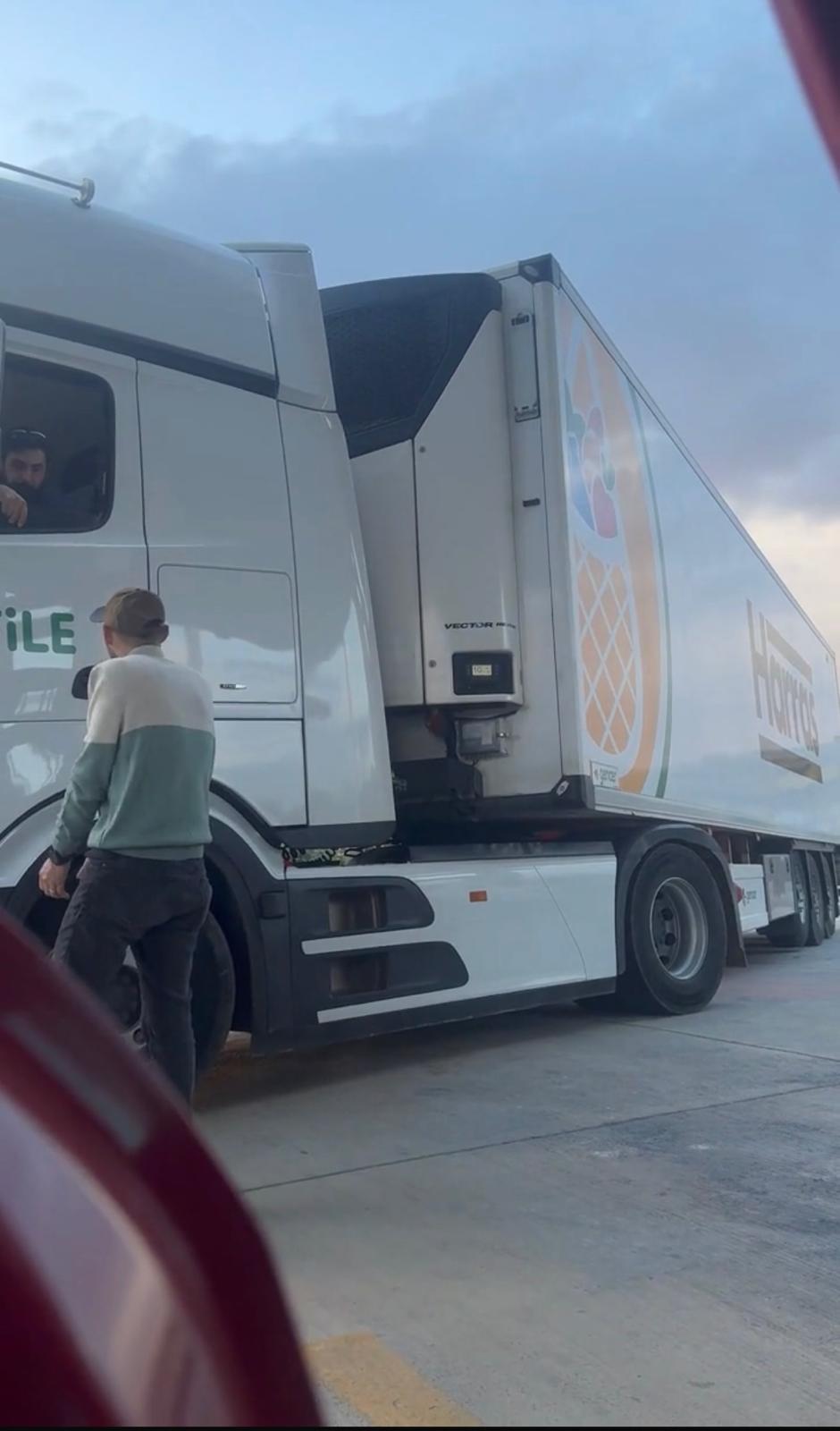 Fi̇le Aracinin Agresi̇f Sürücüsü! (2)