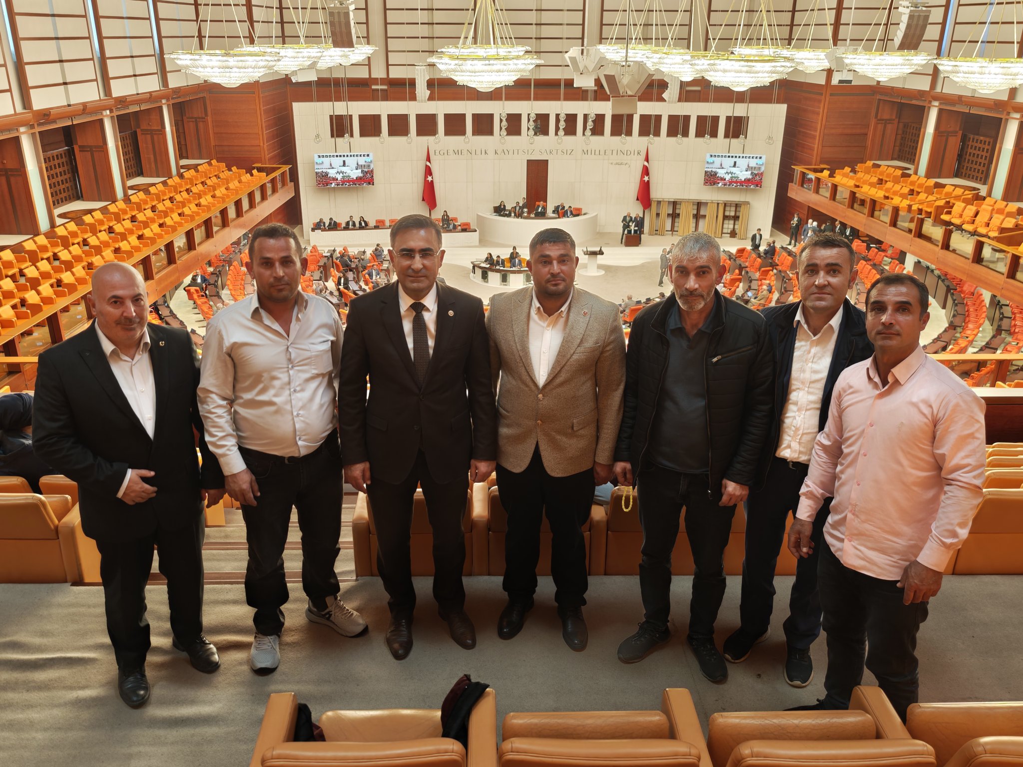 G5K O U M T W4 A An Jz E