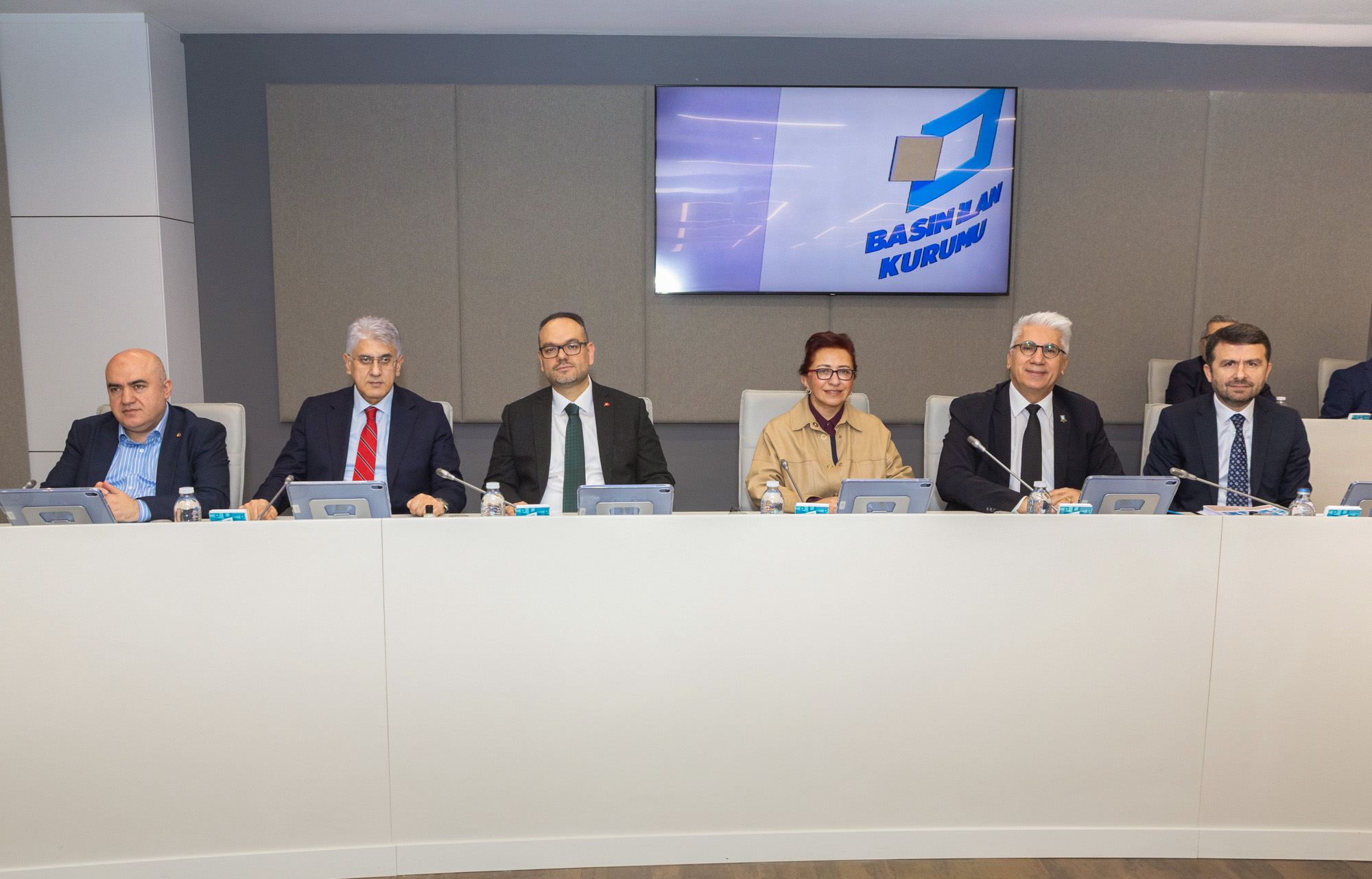 G61Y Enl W8 A A Q U F8