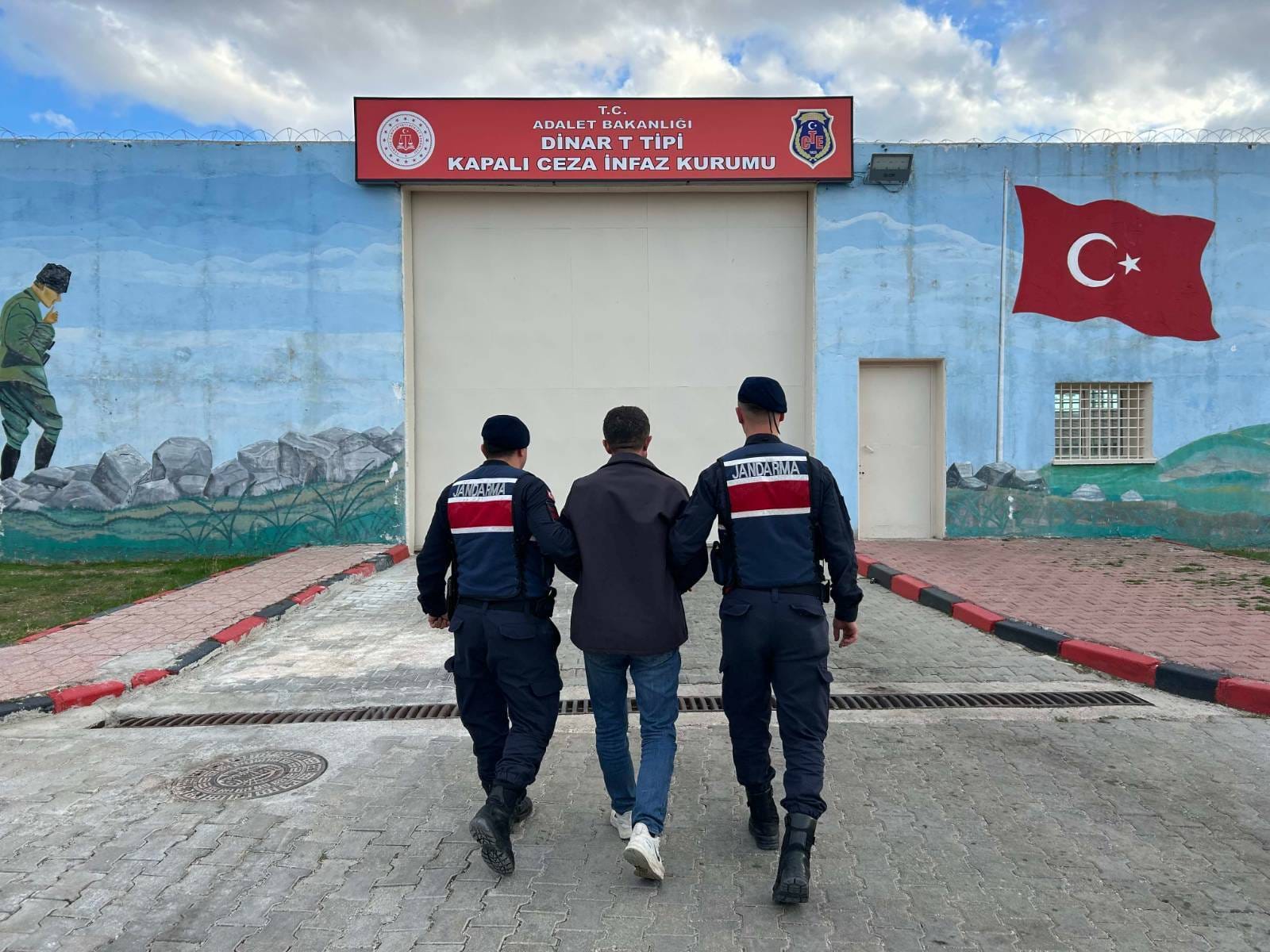 İl Jandarmadan Suçlulara Geçi̇t Yok 60 Ki̇şi̇ Yakalandi 4