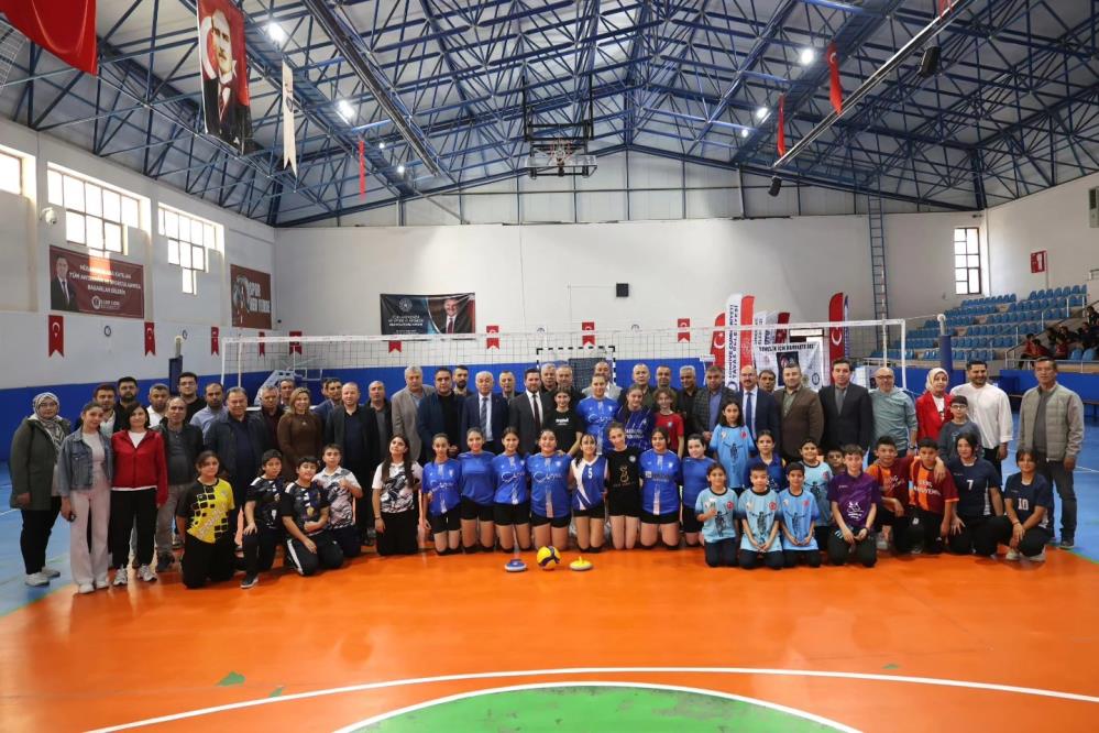 Komşuda Gençli̇k İçi̇n Harekete Geç Projesi̇ Başladi .,