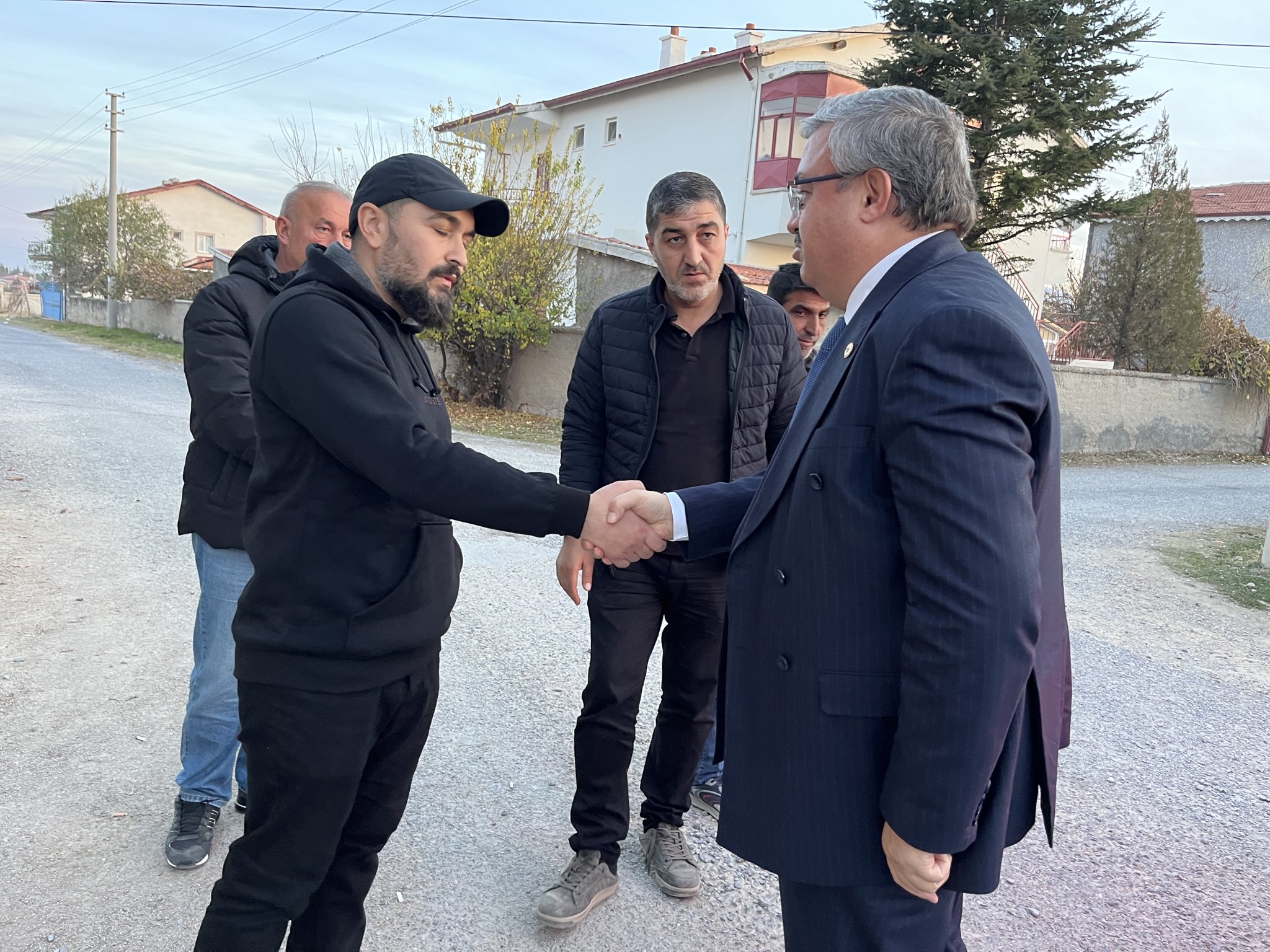 Mi̇lletveki̇li̇ Yurdunuseven, Böcek Ai̇lesi̇ni̇n Yakinlarina Tazi̇ye Zi̇yareti̇nde Bulundu (3)