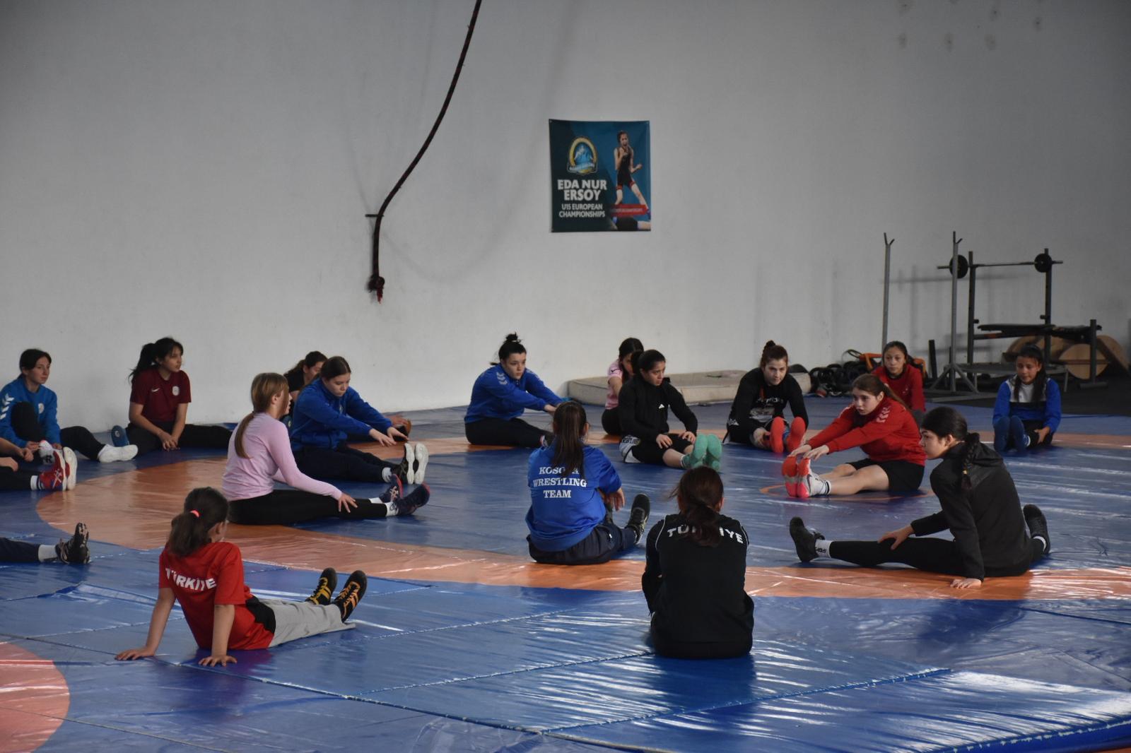 Mi̇lli̇ Güreşçi̇ler Taşoluk’ta Kampa Gi̇rdi̇ 2