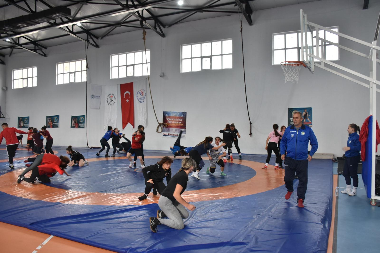 Mi̇lli̇ Güreşçi̇ler Taşoluk’ta Kampa Gi̇rdi̇ 3