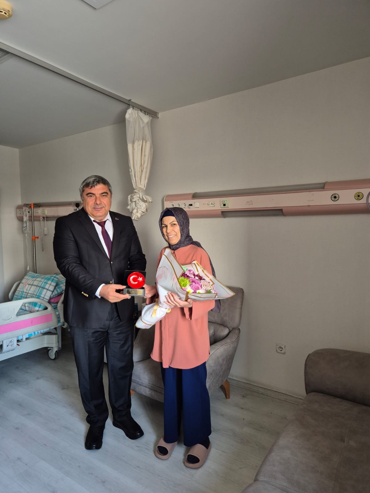 Müdür Sünnetci̇’den Hastanedeki̇ Öğretmene Moral Zi̇yareti̇ (3)