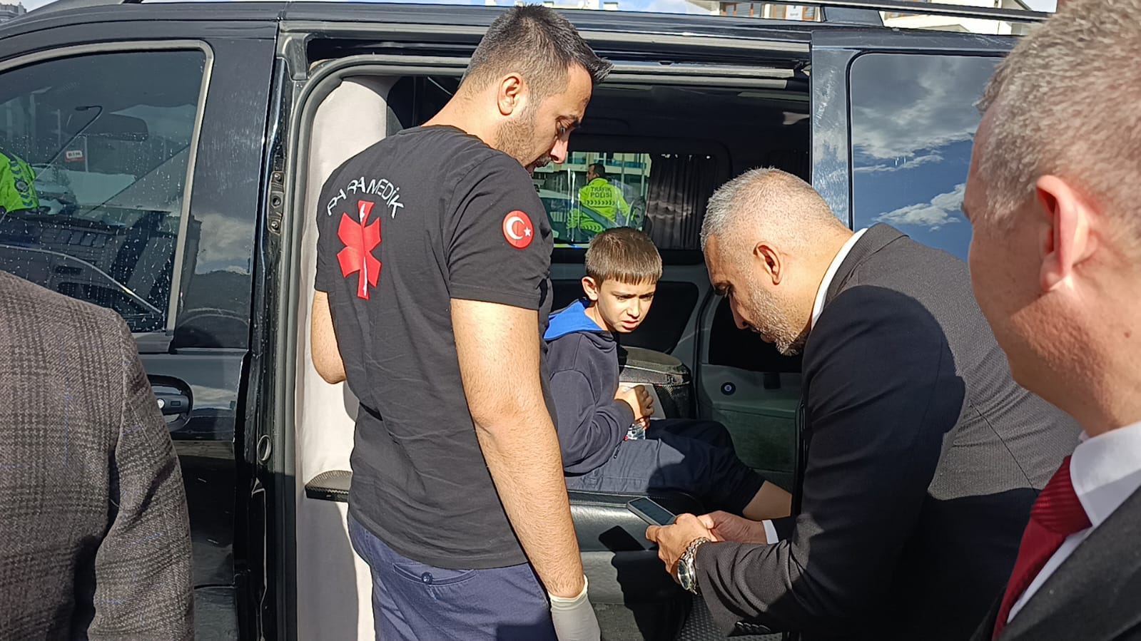 Odak’a Yansiyan Açiliş Pani̇ği̇ Öğrenci̇, O Veki̇li̇n Makam Aracinin Yaninda Düştü 3