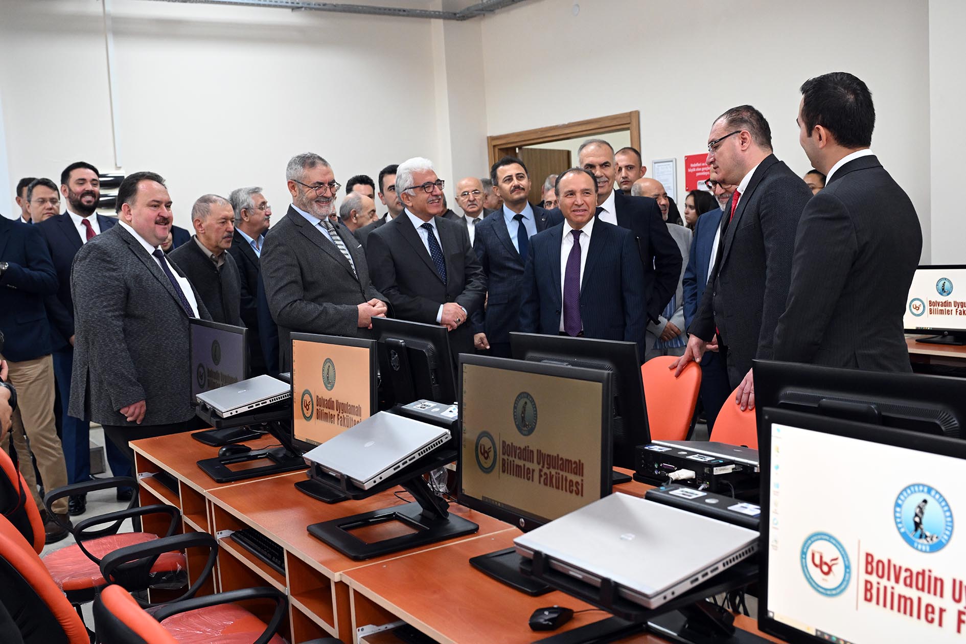 Rektör Karakaş Bolvadi̇n’de Akademi̇k Bi̇ri̇mler Ve İlçe Yöneti̇mi̇yle Yoğun Temas Trafi̇ği̇ (1)