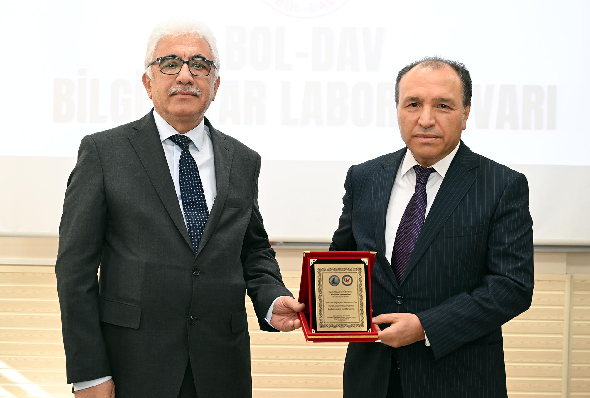 Rektör Karakaş Bolvadi̇n’de Akademi̇k Bi̇ri̇mler Ve İlçe Yöneti̇mi̇yle Yoğun Temas Trafi̇ği̇ (13)