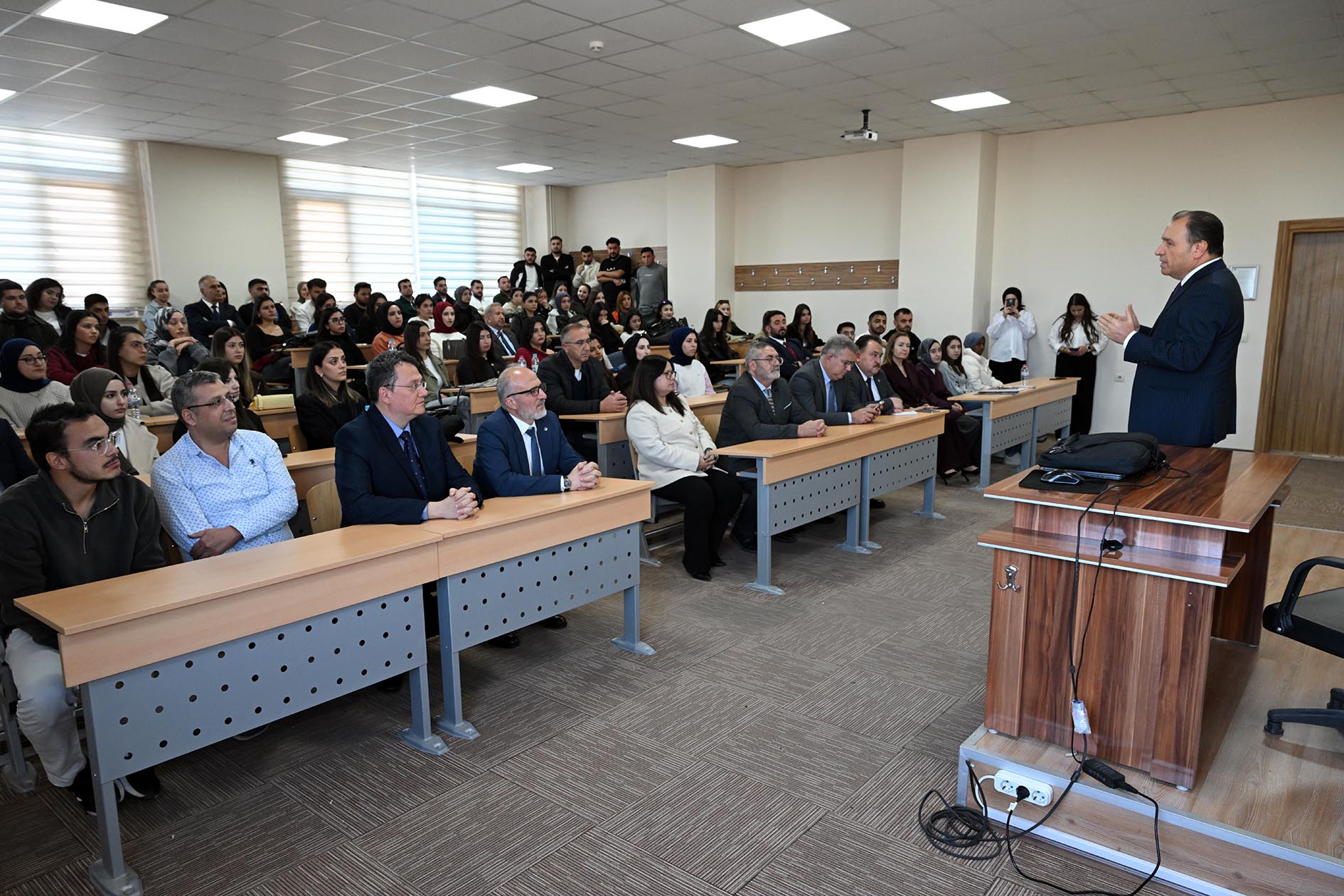 Rektör Karakaş Bolvadi̇n’de Akademi̇k Bi̇ri̇mler Ve İlçe Yöneti̇mi̇yle Yoğun Temas Trafi̇ği̇ (7)