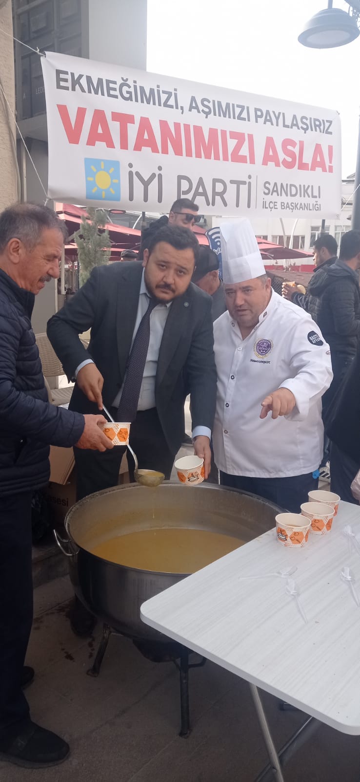 Sandikli’da İyi̇ Parti̇’den Anlamli Etki̇nli̇k Ekmeği̇mi̇zi̇ Paylaşiriz, Vatanimizi Asla 1