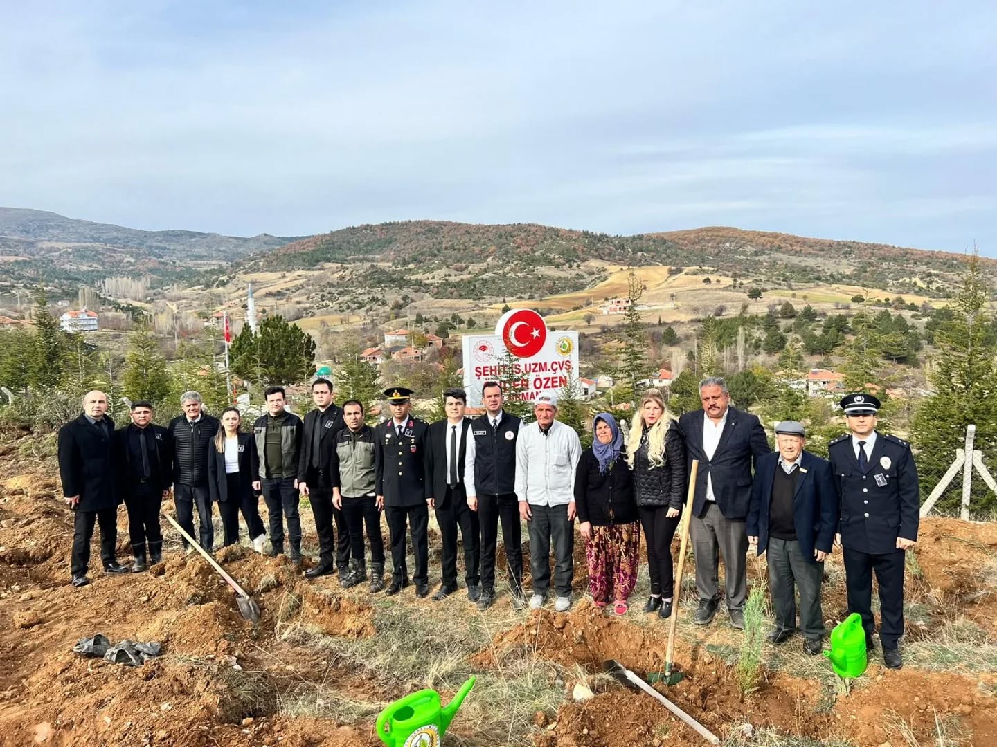 Si̇nanpaşa’da Şehi̇tleri̇n Hatirasina Fi̇dan Di̇ki̇ldi̇ 2