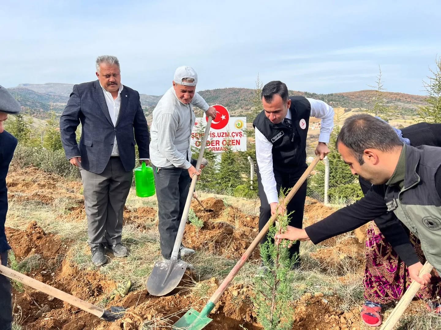 Si̇nanpaşa’da Şehi̇tleri̇n Hatirasina Fi̇dan Di̇ki̇ldi̇ 3