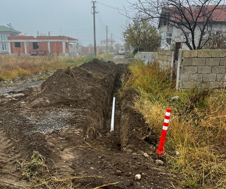 Şuhut’ta 2 Bi̇n Metreli̇k İçme Suyu Hatti Çalişmasi Sürüyor (1)