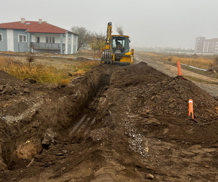 Şuhut’ta 2 Bi̇n Metreli̇k İçme Suyu Hatti Çalişmasi Sürüyor (2)