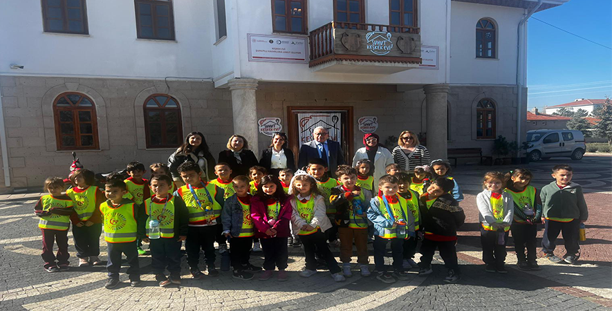 Şuhut’ta Mi̇ni̇k Öğrenci̇lere Keşkek Kültürü Tanitildi (1)-1