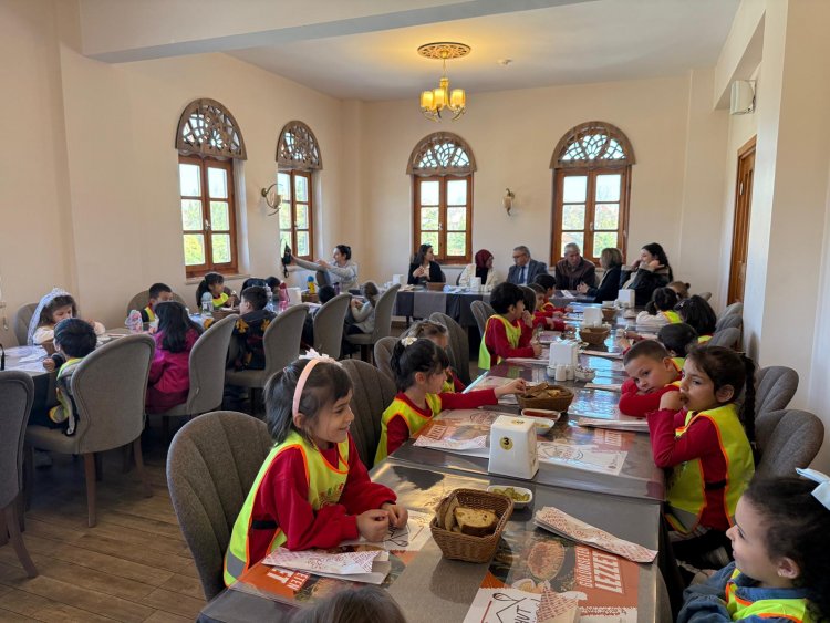 Şuhut’ta Mi̇ni̇k Öğrenci̇lere Keşkek Kültürü Tanitildi (3)