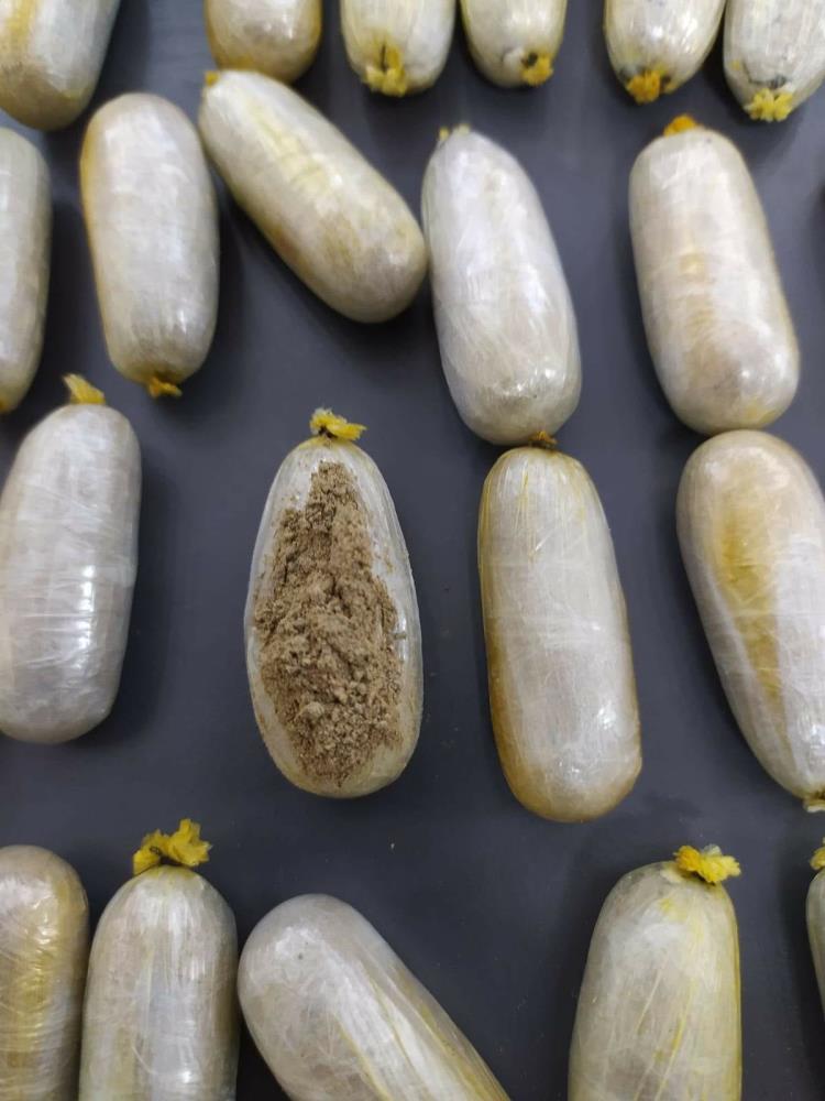 Uşak’ta Fi̇lm Gi̇bi̇ Olay Bakin Uyuşturucuyu Vücutlarinda Nereye Saklamişlar 2