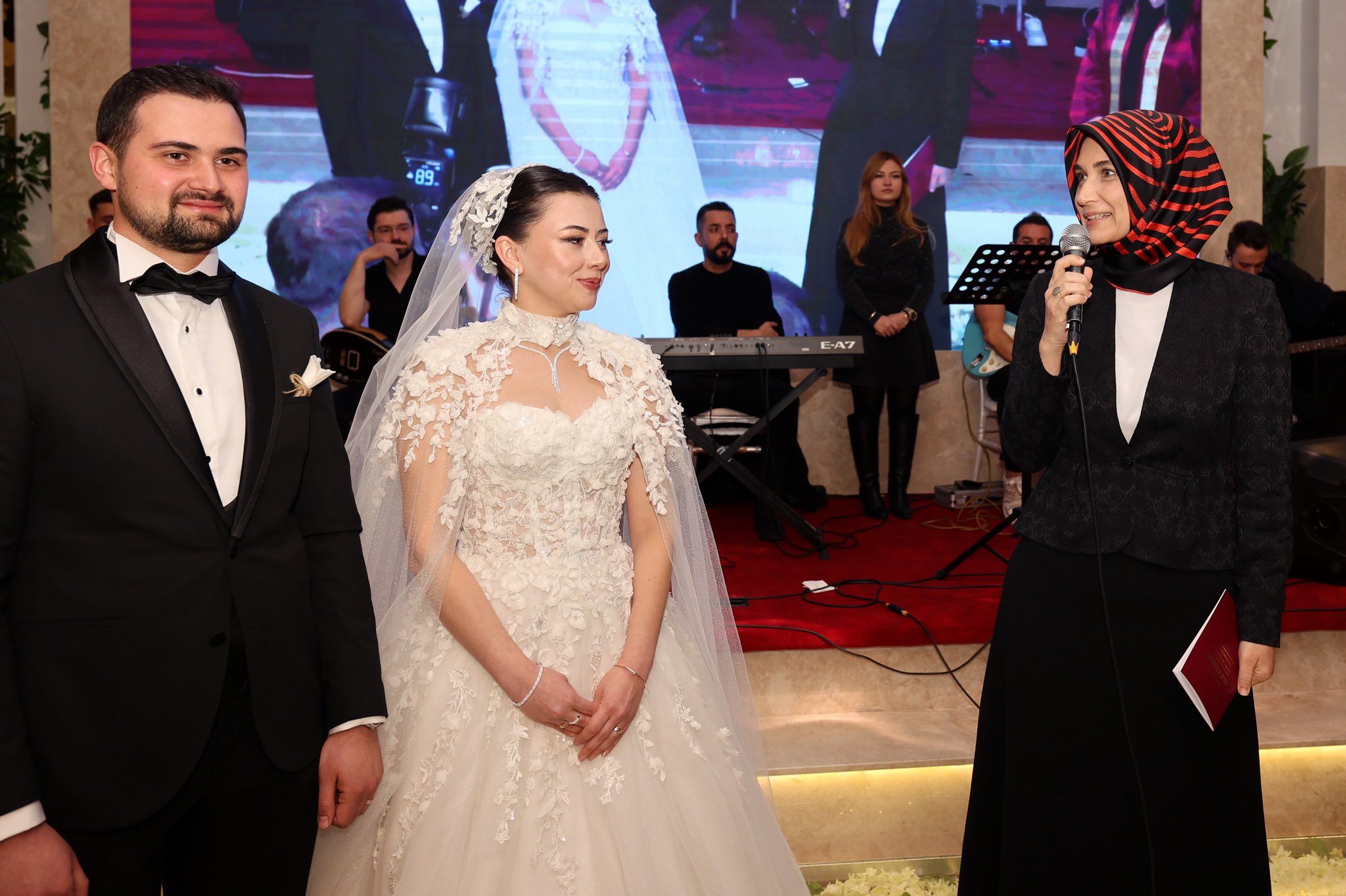 Vali̇ Yi̇ği̇tbaşi, Ai̇le Yakinlarinin Düğün Merasi̇mi̇ne Katildi (3)