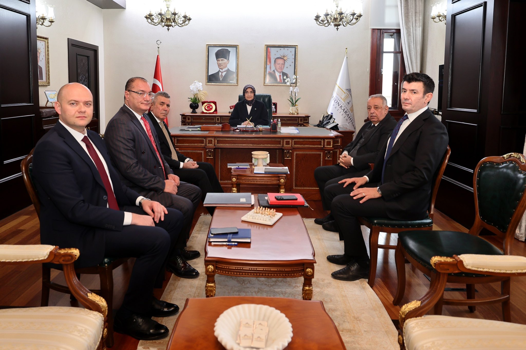 Vali̇ Yi̇ği̇tbaşi Başkanliğinda Haftalik Değerlendi̇rme Toplantisi Yapildi