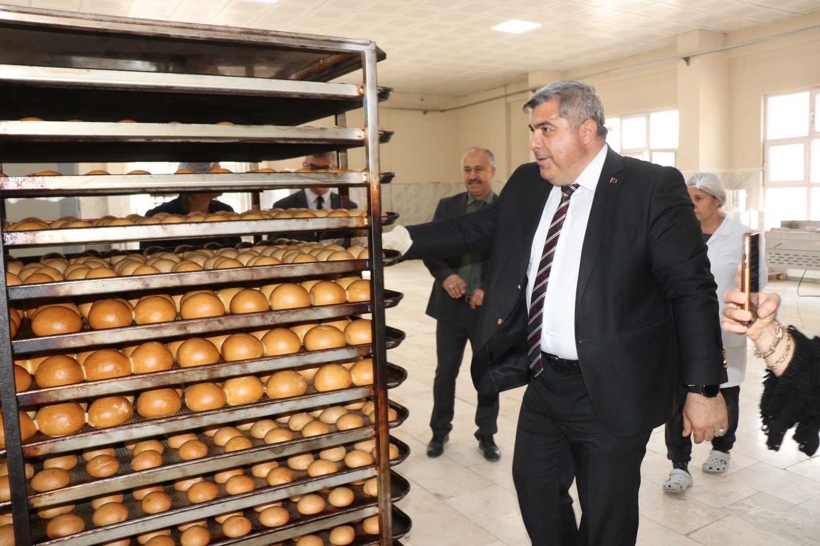 Yusuf Özer Mtal’de Tam Buğday Ekmeği̇ Üreti̇mi̇ Yeri̇nde İncelendi̇ (2)