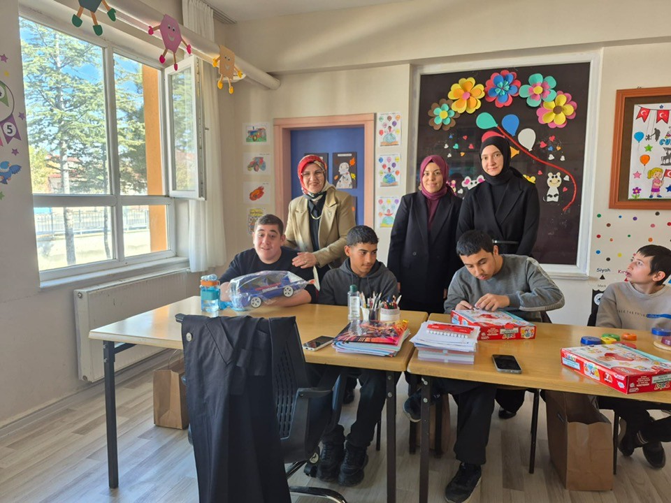 594970569 122103373485141980 8767653922076454145 N