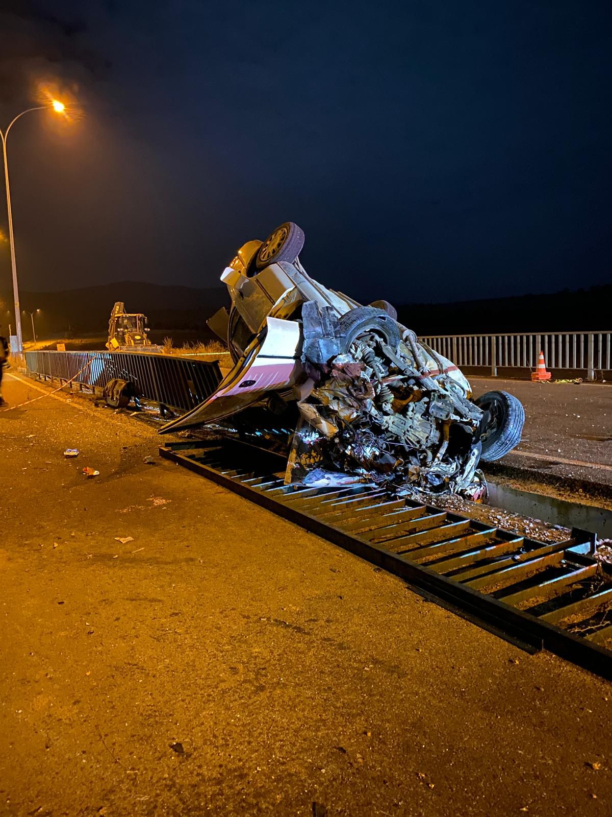 A A 20251203 39885301 39885299 A F Y O N K A R A H I S A R D A K O P R U D E M I R L E R I N E C A R P A N O T O M O B I L D E K I 1 K I S I O L D U 3 K I S I Y A R A L A N D I