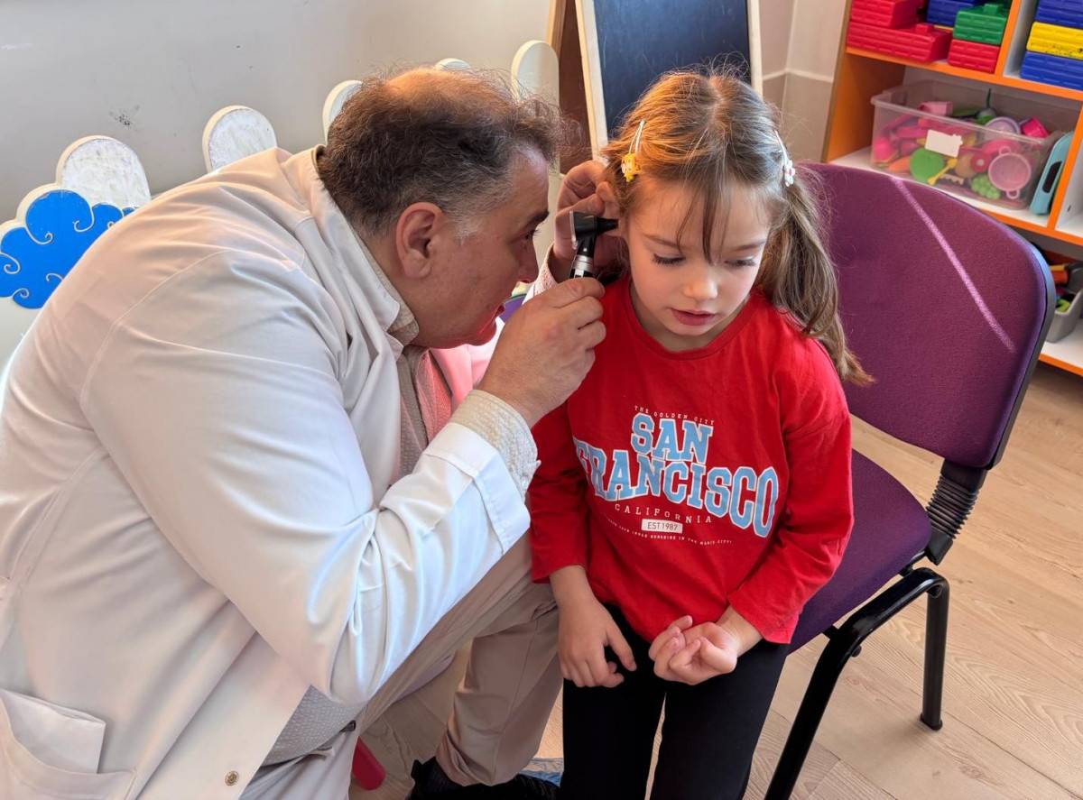 Afsü Eki̇bi̇ Anaokulu Öğrenci̇leri̇ne Sağlik Taramasi Gerçekleşti̇rdi̇ (2)