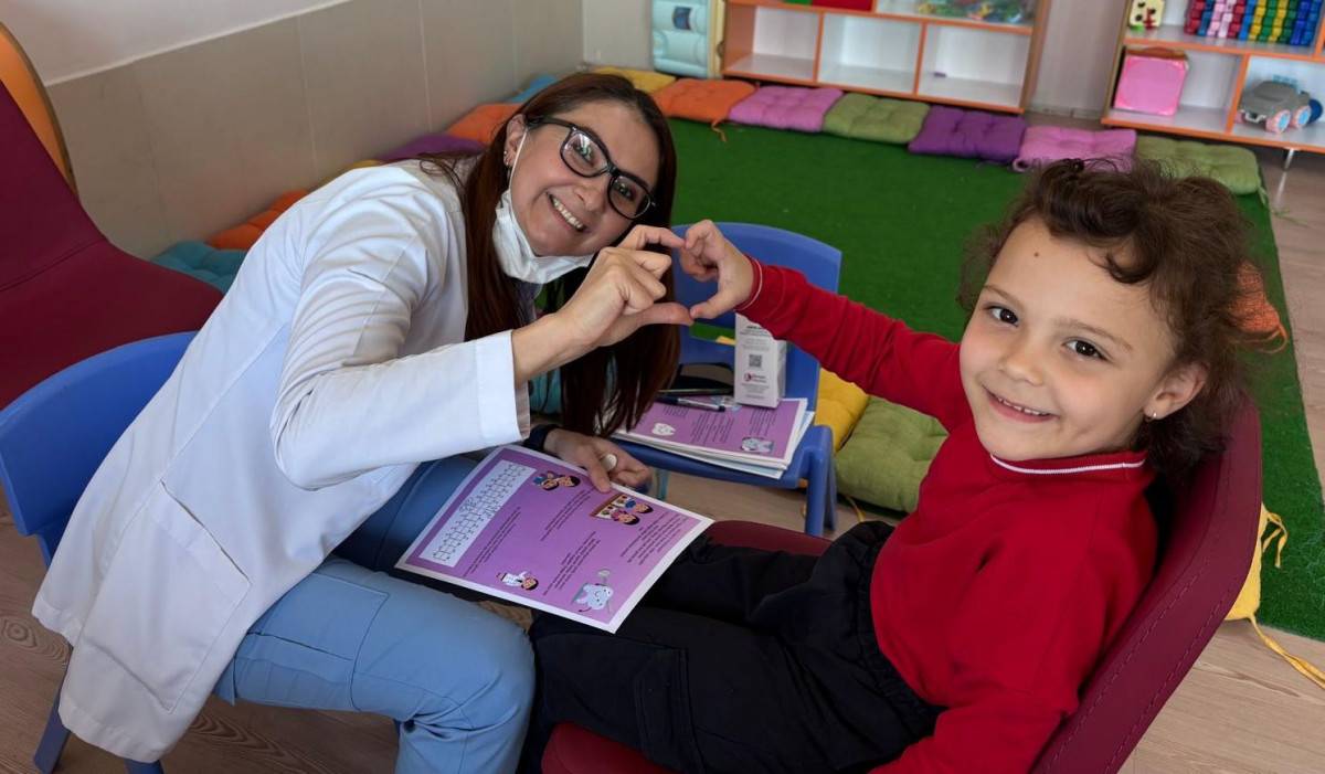 Afsü Eki̇bi̇ Anaokulu Öğrenci̇leri̇ne Sağlik Taramasi Gerçekleşti̇rdi̇ (3)