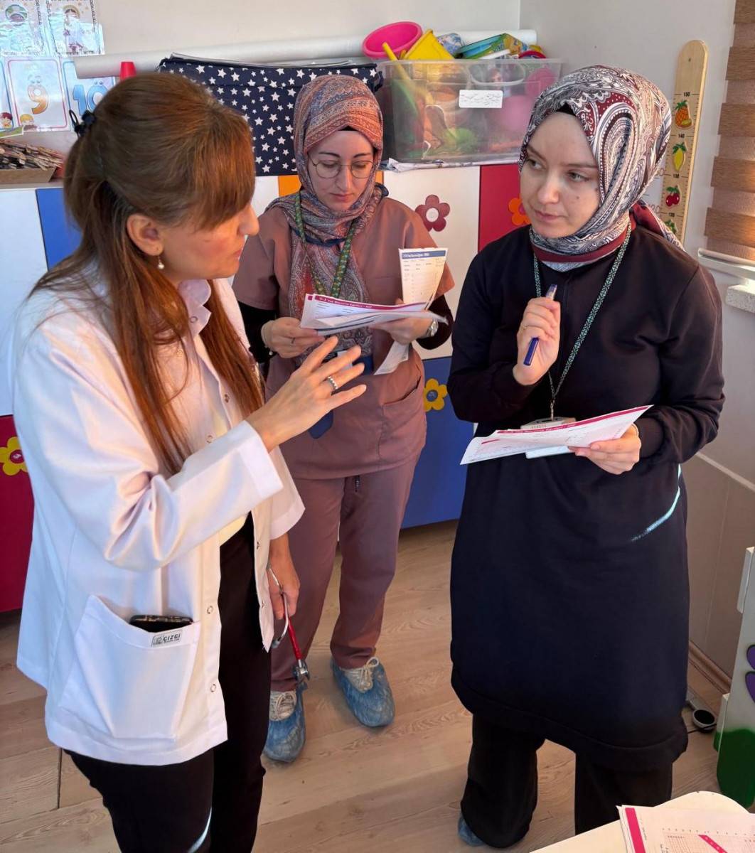 Afsü Eki̇bi̇ Anaokulu Öğrenci̇leri̇ne Sağlik Taramasi Gerçekleşti̇rdi̇ (5)