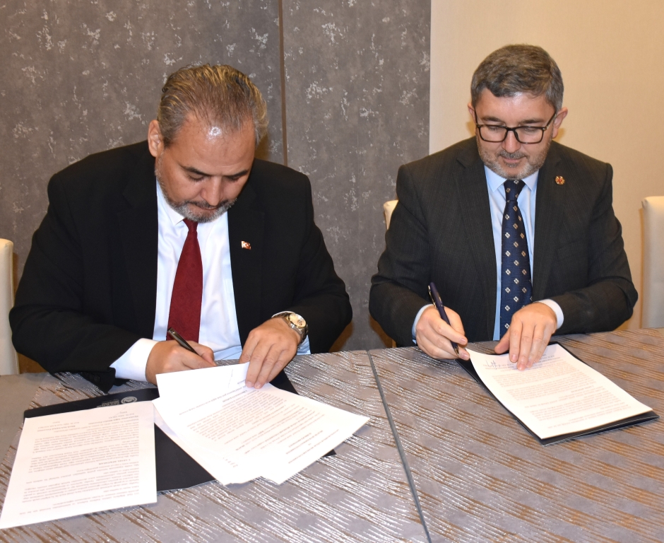 Afsü İle Bi̇leci̇k Şeyh Edebali̇ Üni̇versi̇tesi̇ Arasinda İş Bi̇rli̇ği̇ Protokolü (3)