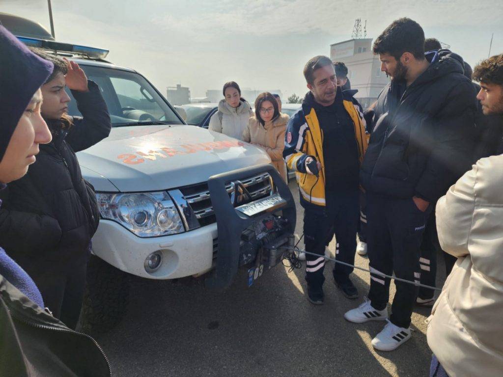 Afsü Öğrenci̇leri̇ne Uzmanindan Ambulans Sürüş Güvenli̇ği̇ Eği̇ti̇mi̇ (1)