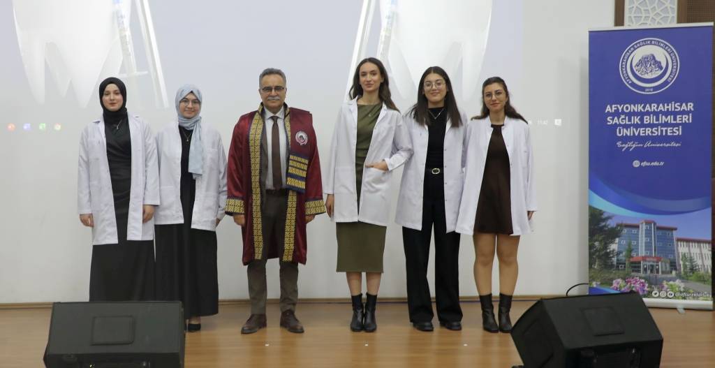 Afsü’de Geleceği̇n Di̇ş Heki̇mleri̇ Beyaz Önlükleri̇ni̇ Gi̇ydi̇ (3)