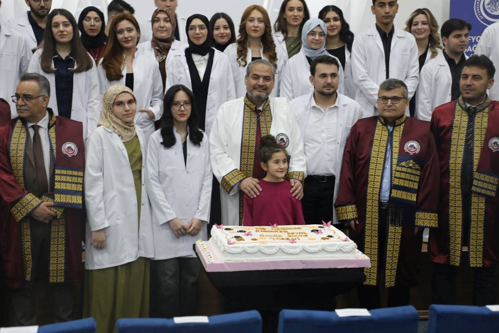 Afsü’de Geleceği̇n Di̇ş Heki̇mleri̇ Beyaz Önlükleri̇ni̇ Gi̇ydi̇ (5)