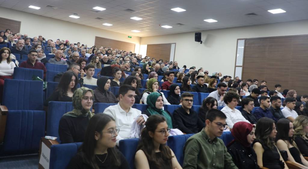 Afsü’de Geleceği̇n Di̇ş Heki̇mleri̇ Beyaz Önlükleri̇ni̇ Gi̇ydi̇ (9)