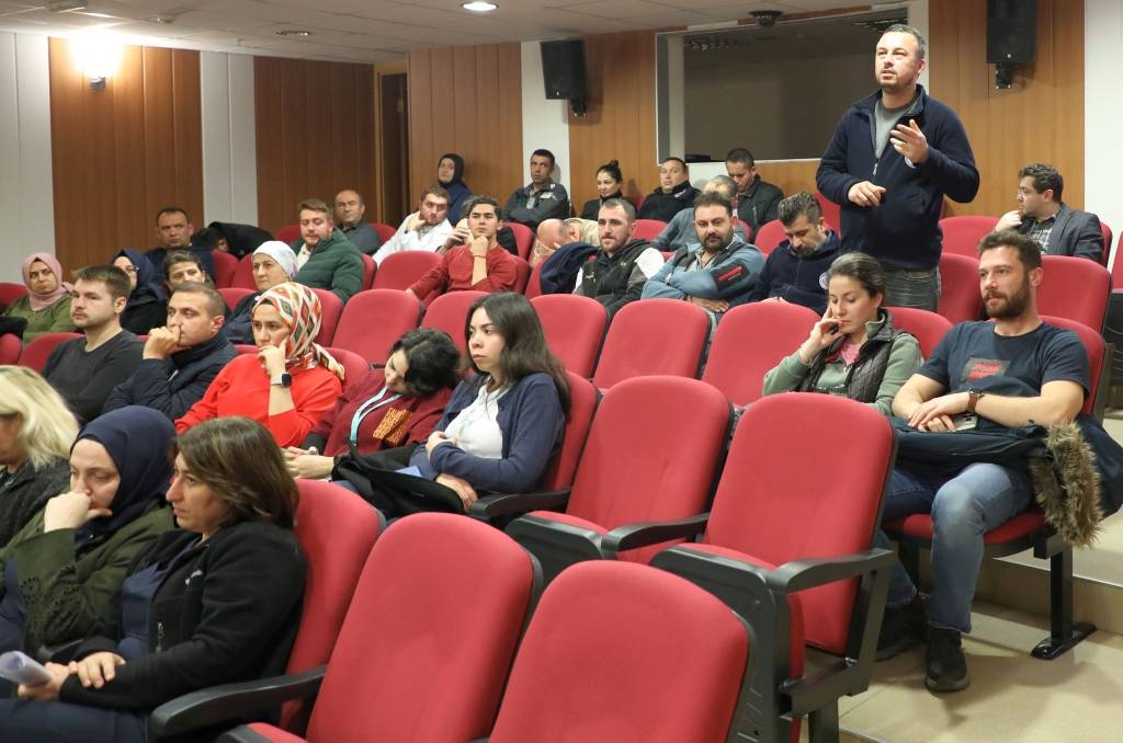 Afsü’de Personel Ve Öğrenci̇lere Si̇ber Güvenli̇k Eği̇ti̇mi̇ Veri̇ldi̇ (1)