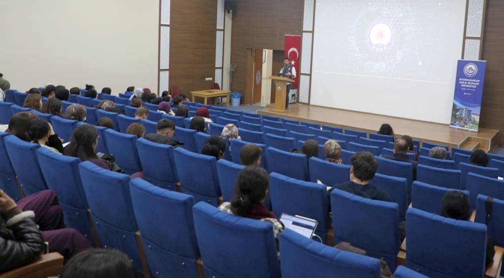 Afsü’de Personel Ve Öğrenci̇lere Si̇ber Güvenli̇k Eği̇ti̇mi̇ Veri̇ldi̇ (3)