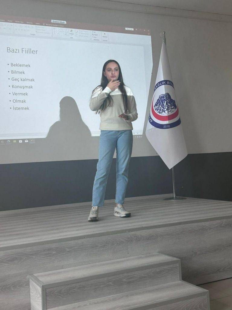 Afsü’den Engelleri̇ Kaldiran İşaret Di̇li̇ Etki̇nli̇ği̇ (6)