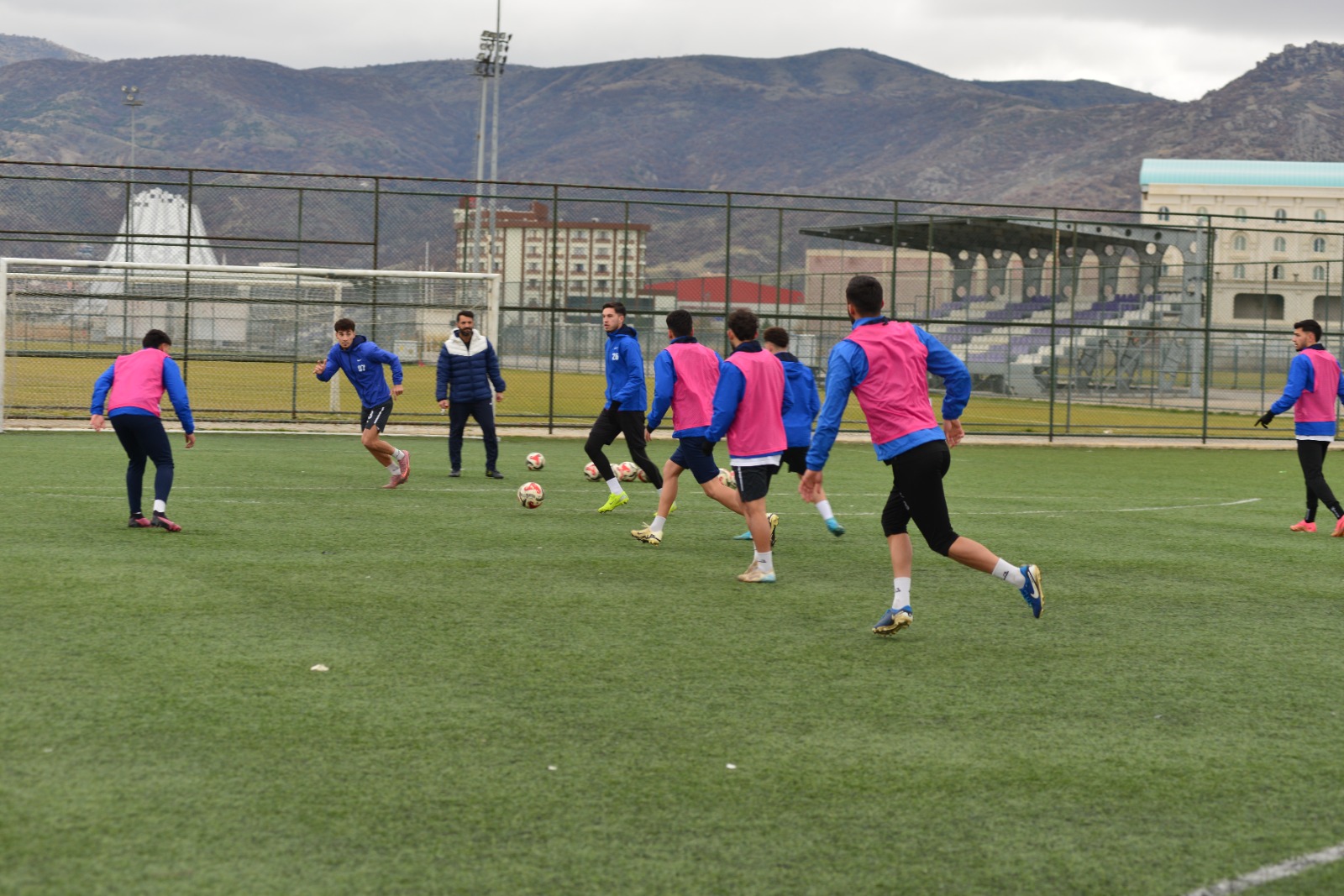 Afyonspor, Tüm Zorluklara Rağmen Sahaya Çikiyor2