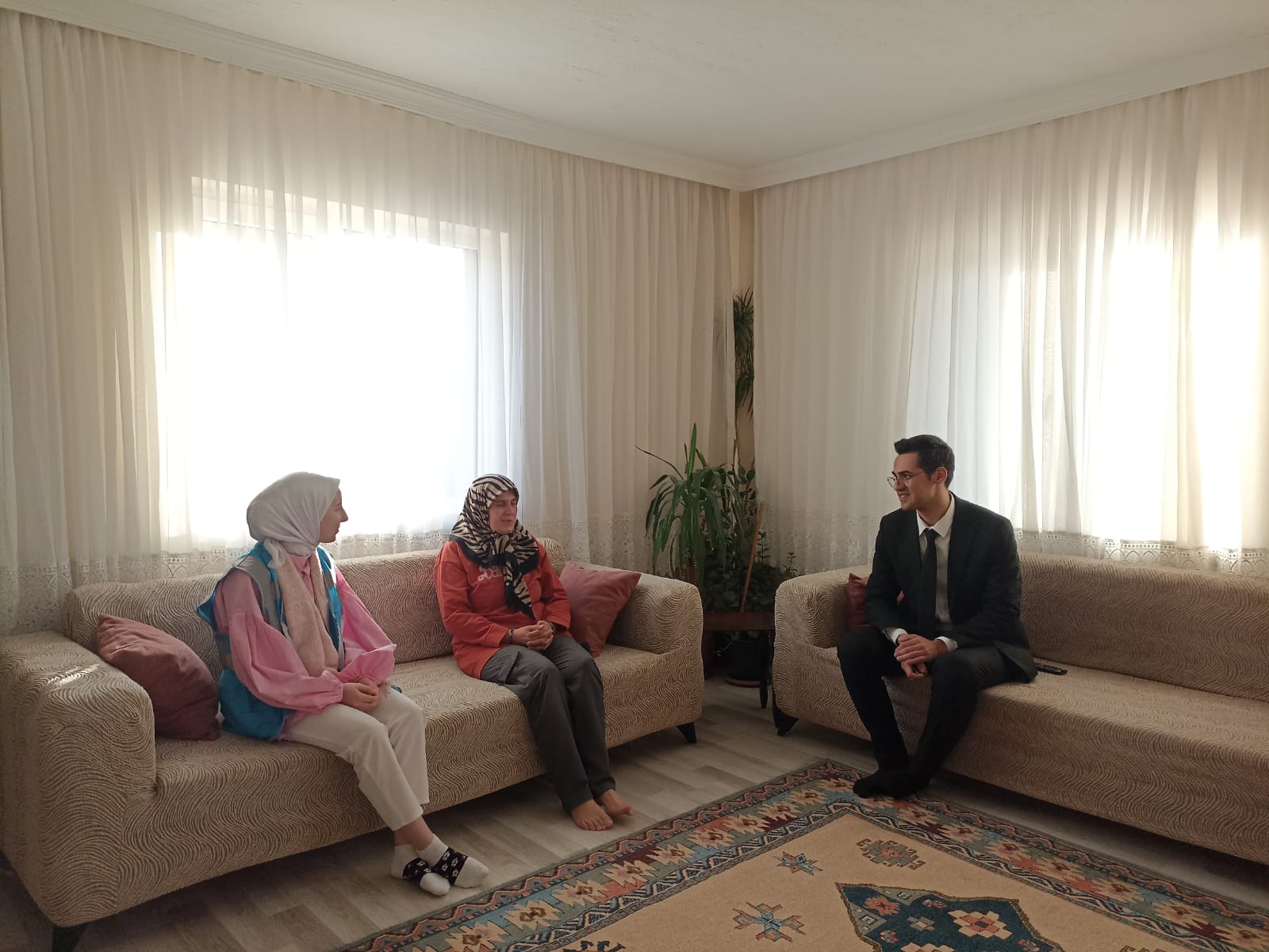 Ak Gençli̇k’ten Yüreklere Dokunan 3 Aralik Zi̇yaretleri̇ (2)