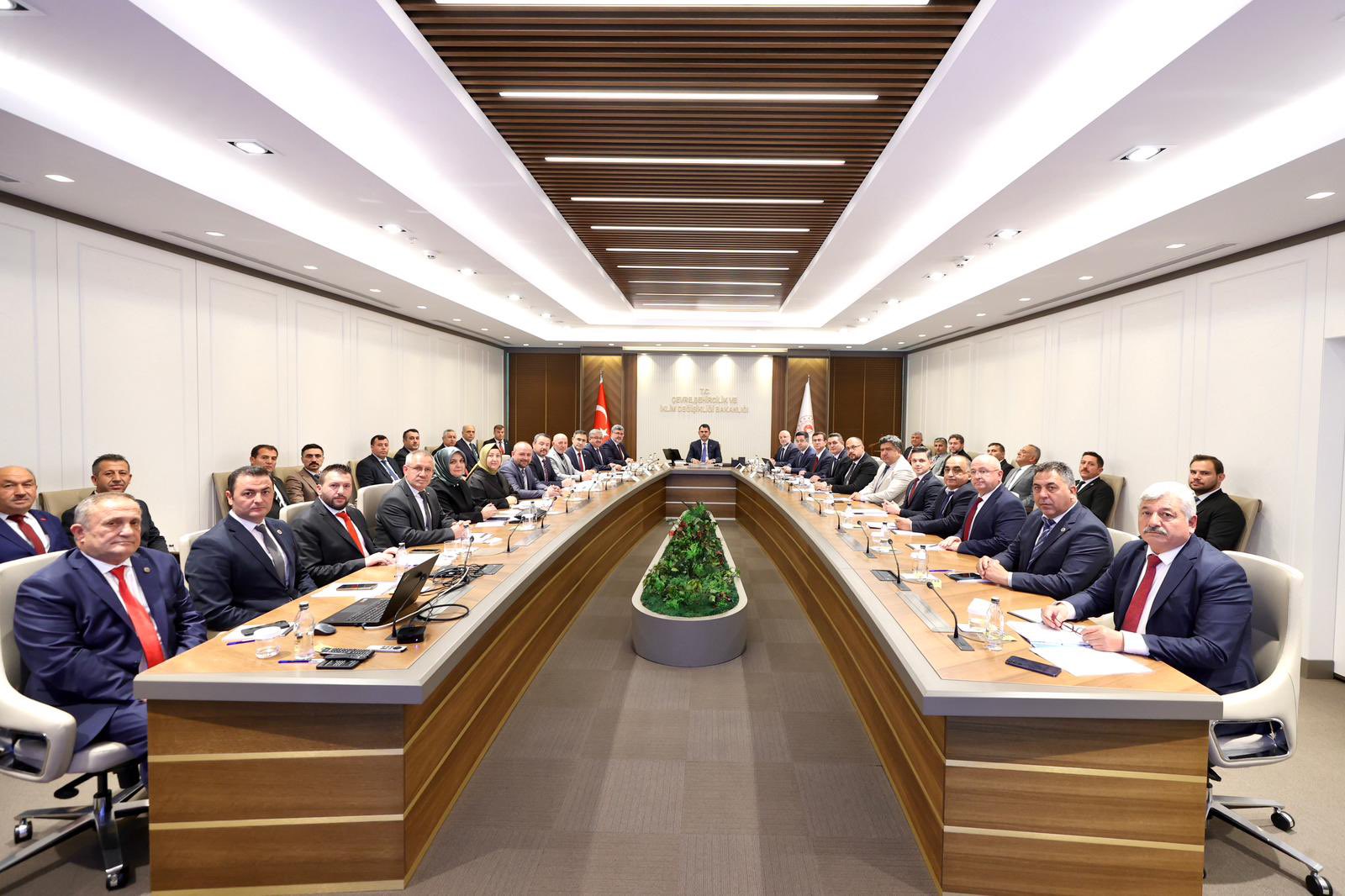 Ak Parti̇ Heyeti̇nden Ankara Çikarmasi 2