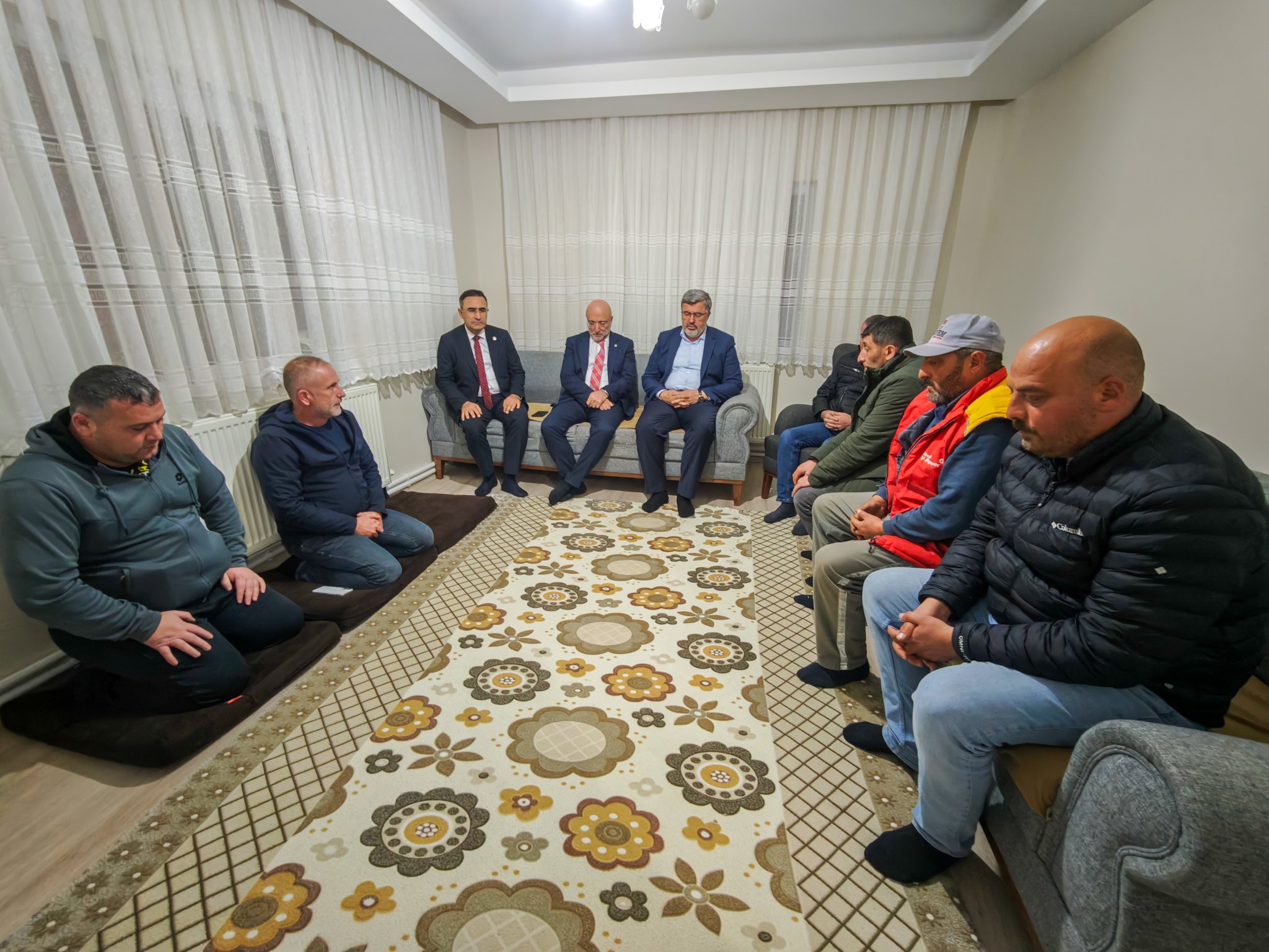 Ak Parti̇ Heyeti̇nden Bayat’ta Tazi̇ye Zi̇yareti̇1