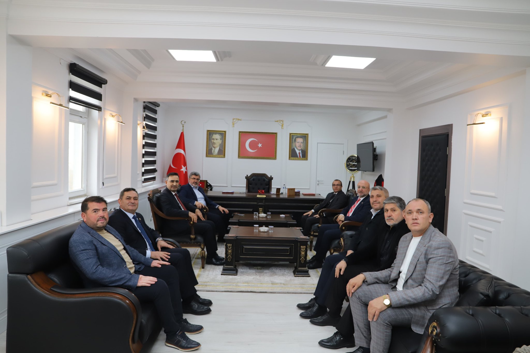 Ak Parti̇ Heyeti̇nden Çobanlar’da Kaymakamlik Ve Beledi̇ye Zi̇yaretleri̇ (2)