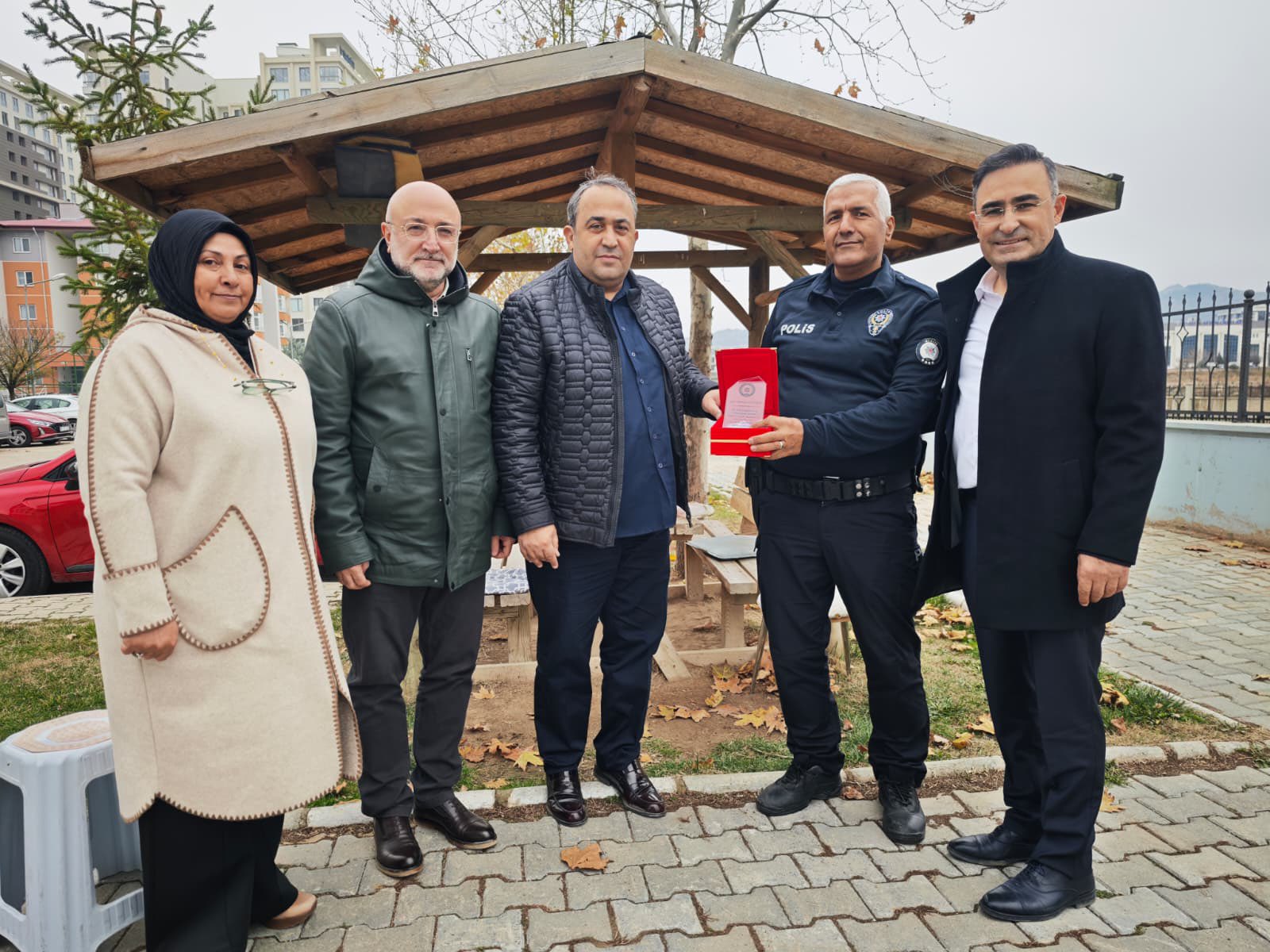 Ak Parti̇’den Emekli̇ Poli̇s Memuruna Anlamli Veda Zi̇yareti̇ (1)