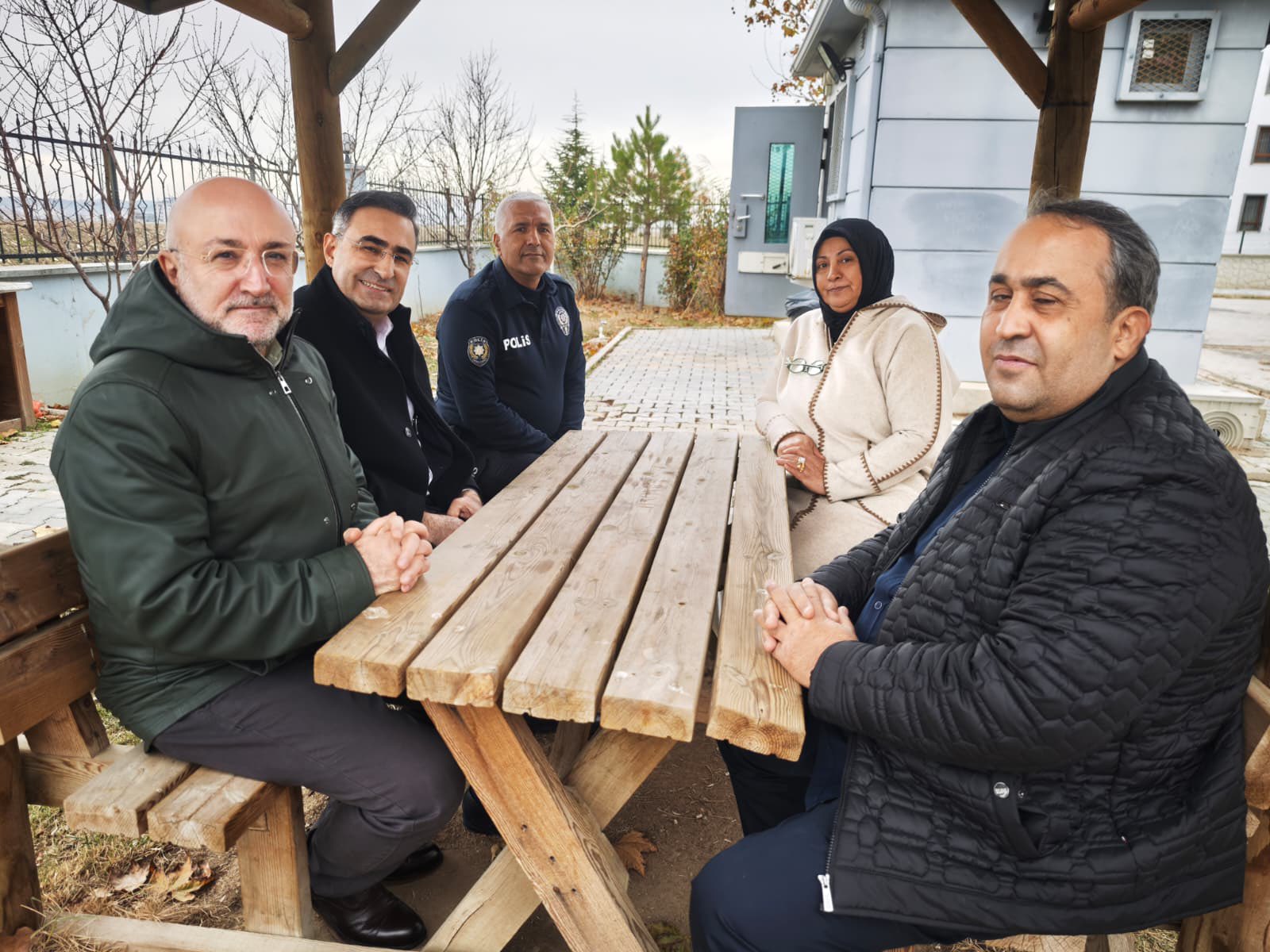 Ak Parti̇’den Emekli̇ Poli̇s Memuruna Anlamli Veda Zi̇yareti̇ (2)