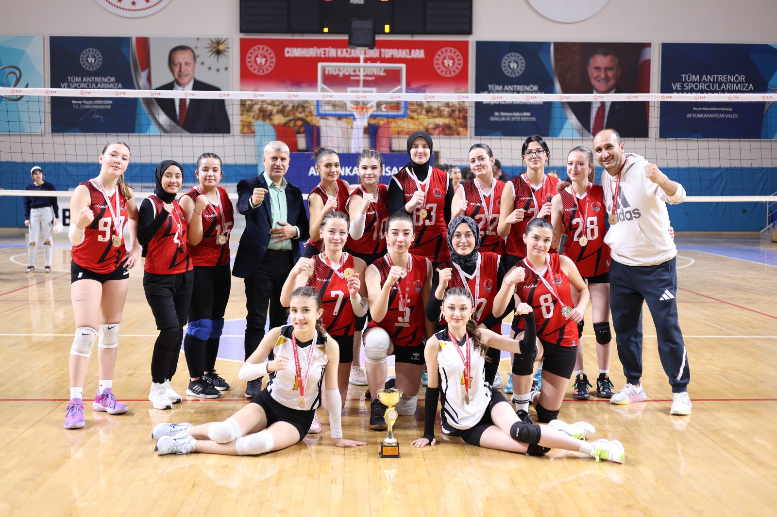 Akal Yi̇ne Zi̇rvede 1