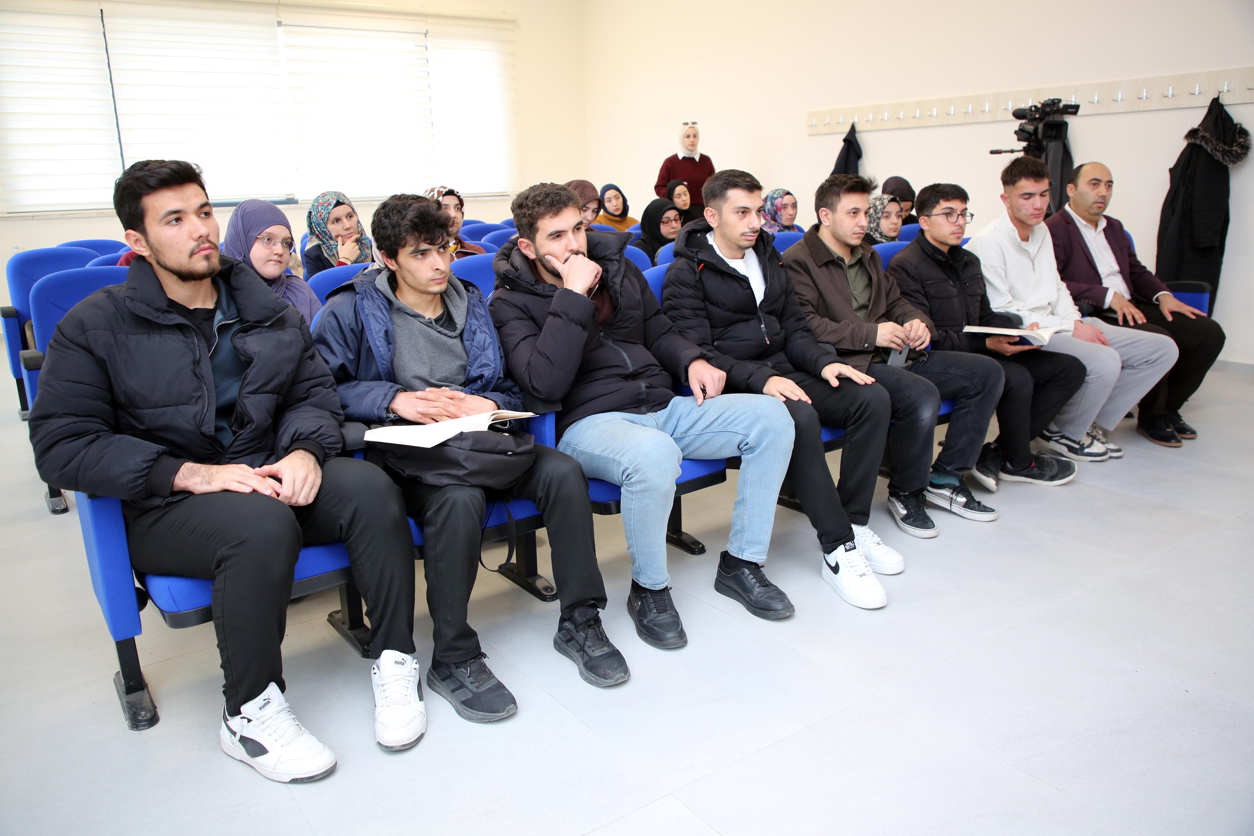 Akü’de “İkti̇sadi̇ Meseleler Özeli̇nde” Fikih Okumalari Gerçekleşti̇ri̇ldi̇ (2)